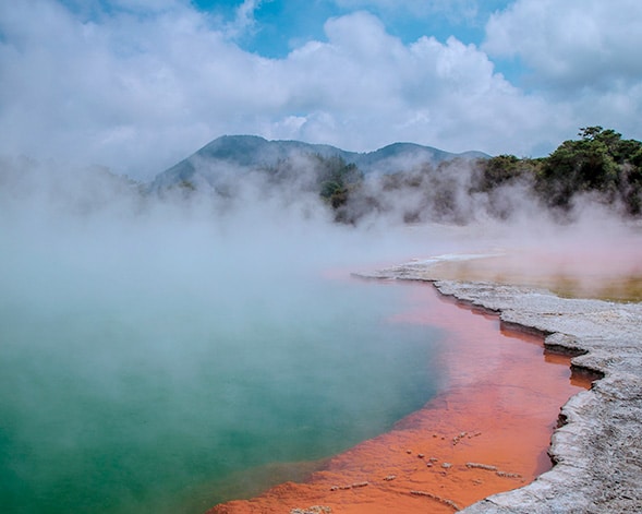 photo d'un bain d'eau thermal dans la nature cure_thermale_eczema_1
